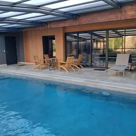 In With Private Pool Ferienhaus Vayrac