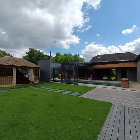 In With Private Pool Ferienhaus *