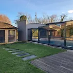 Hébergement de vacances In With Private Pool *